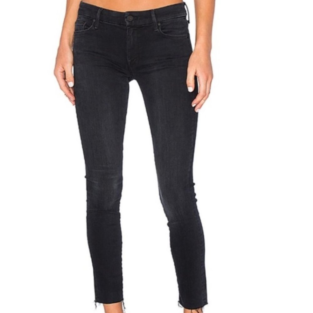 Mother Looker Ankle Fray in Blackbird